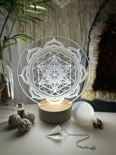 Variation Metatrons cube + Petal - Small wooden led light base - universal usb connections