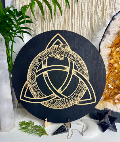 Triquetra | Trinity Knot with snake | protection symbol | symbolism witch | Wicca.